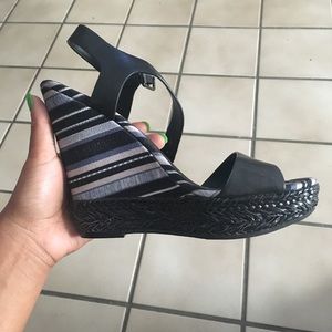 Chinese Laundry Wedge